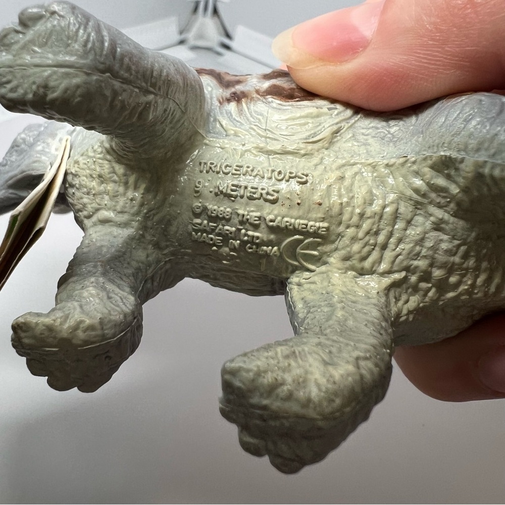 Safari 1988 Carnegie Collection Triceratops Prehistoric Dinosaur color variant - Picture 2 of 4